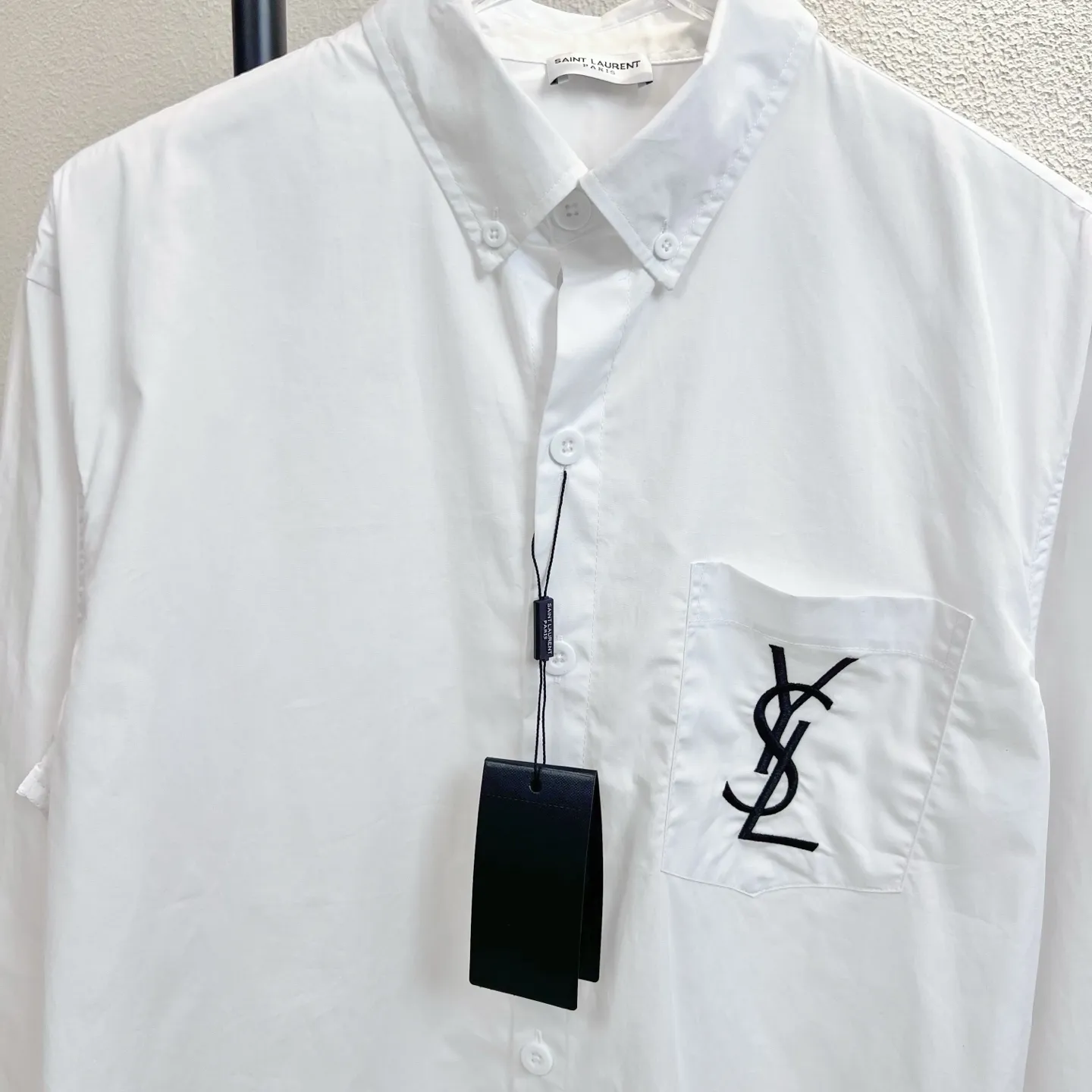 💰230 Model number The upper body is soft and comfortable, extremely delicate, and feels solid, smooth and soft. It has the characteristics of non-wrinkling fabric and an invincible feel. Perfect details. Size: S-XL